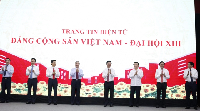 Các đồng chí lãnh đạo Đảng, Nhà nước bấm nút khai trương Trang tin điện tử Đảng Cộng sản Việt Nam - Đại hội XIII.