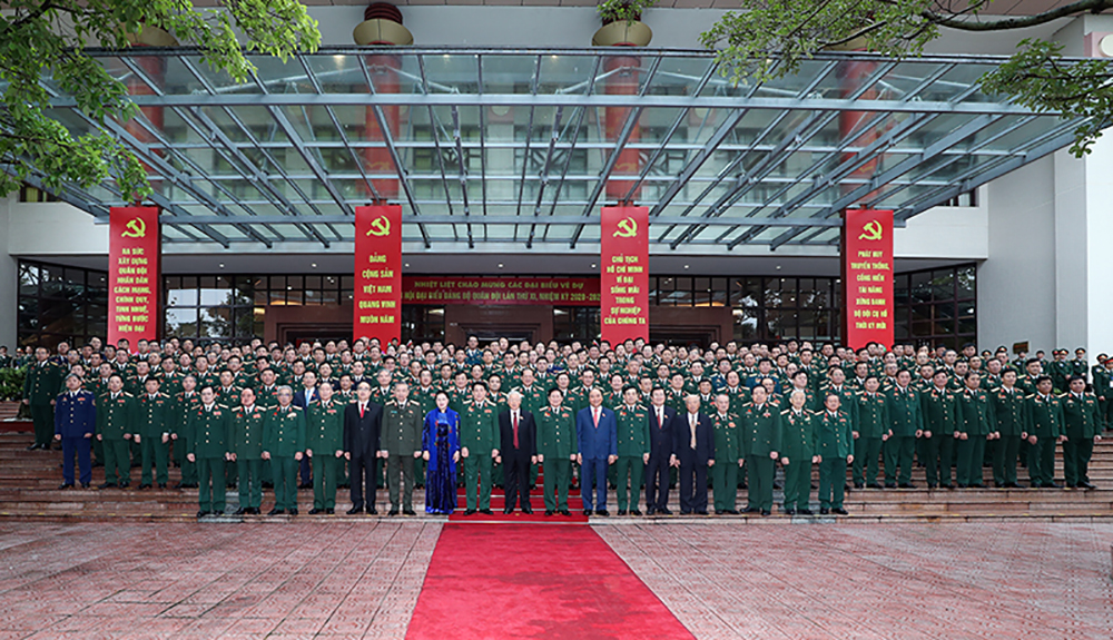 Tổng Bí thư, Chủ tịch nước Nguyễn Phú Trọng và các đại biểu chụp ảnh lưu niệm bên lề Đại hội - Ảnh: Cổng TTĐT Bộ Quốc phòng