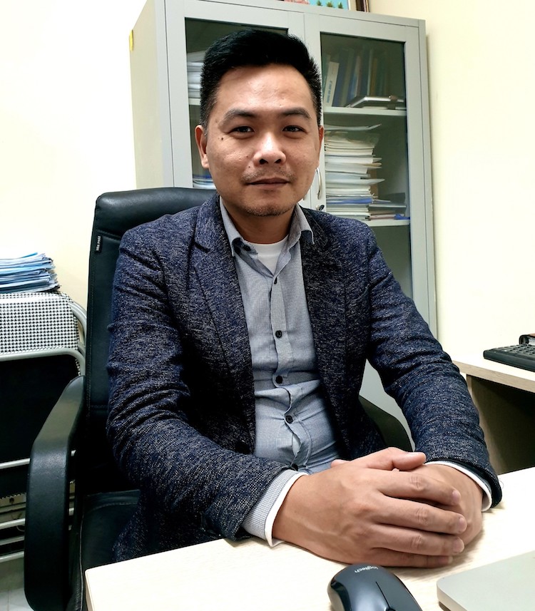 Thầy giáo Nguyễn Mạnh Hùng (44 tuổi, giảng viên Trường Đại học Kiến trúc Hà Nộ) . Ảnh: TH.