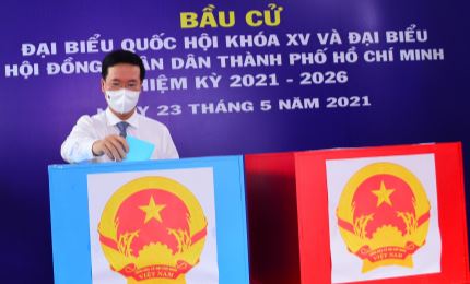 Thường trực Ban Bí thư Võ Văn Thưởng bỏ phiếu tại khu vực bỏ phiếu số 71, Phường 15, Quận Phú Nhuận