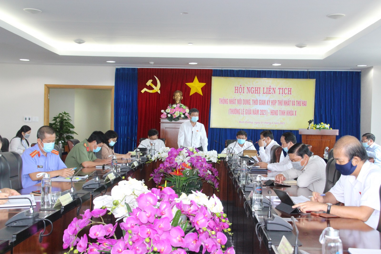 Ông Võ Văn Minh phát biểu tại hội nghị. (Ảnh: Hồ Văn)