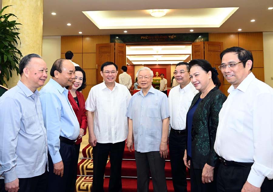 Tổng Bí thư, Chủ tịch nước Nguyễn Phú Trọng cùng các đồng chí lãnh đạo Đảng, Nhà nước tại buổi làm việc với Ban Thường vụ Thành ủy Hà Nội về công tác chuẩn bị Đại hội XVII Đảng bộ TP, nhiệm kỳ 2020-2025.