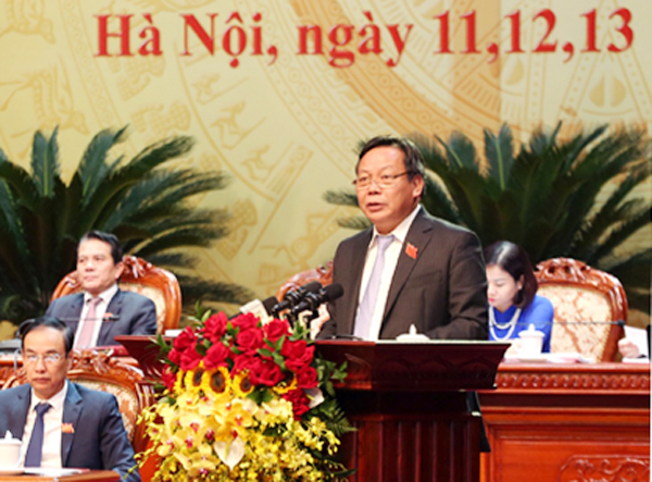 Trưởng Ban Tuyên giáo Thành ủy Hà Nội Nguyễn Văn Phong trình bày tổng hợp ý kiến góp ý vào dự thảo Báo cáo chính trị.