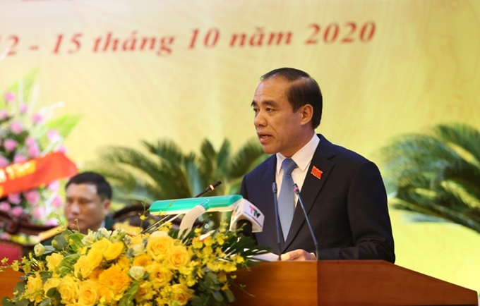 Đồng chí Chẩu Văn Lâm, Ủy viên BCH Trung ương Đảng, Bí thư Tỉnh ủy khóa XVI trình bày Báo cáo Chính trị tại Đại hội