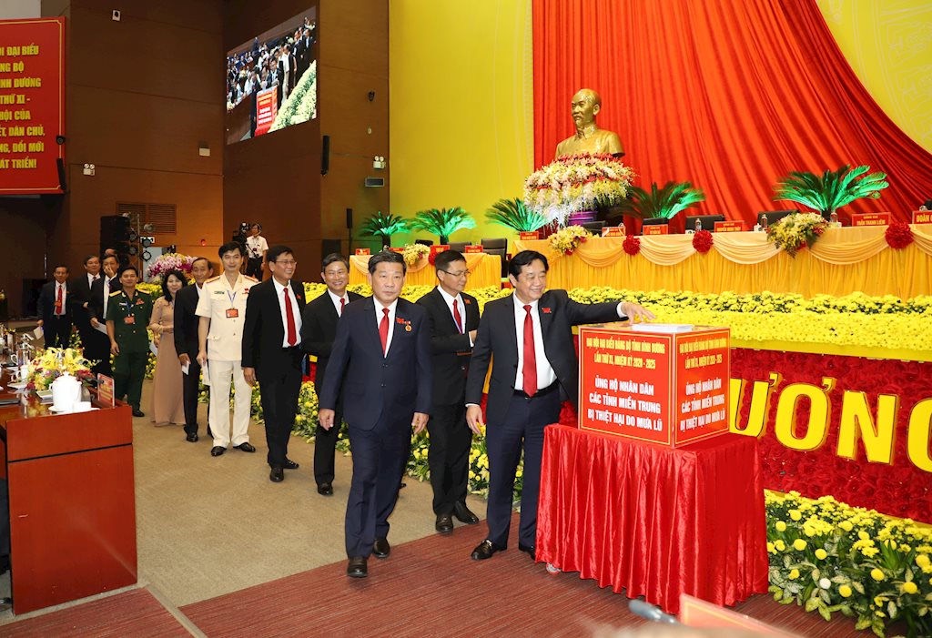 Đồng chí Trần Văn Nam phát biểu cảm ơn các đại biểu dự Đại hội.