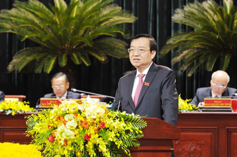 Đồng chí Lê Hồng Sơn tham luận tại Đại hội