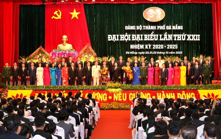 Ban Chấp hành Đảng bộ TP Đà Nẵng khóa XXII ra mắt Đại hội.