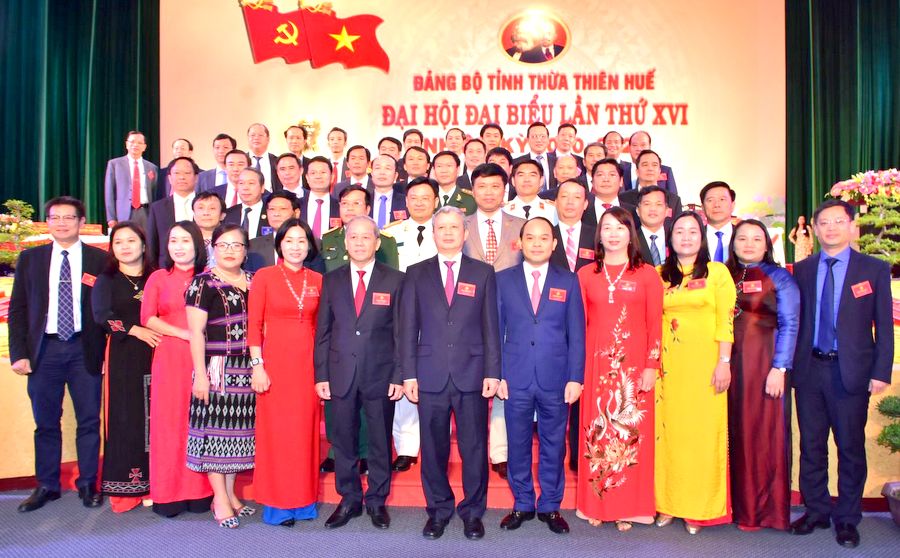 Ban Chấp hành Đảng bộ tỉnh  Thừa Thiên Huế khóa XVI ra mắt Đại hội.