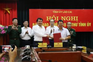Lào Cai: Bàn giao nhiệm vụ Bí thư Tỉnh ủy