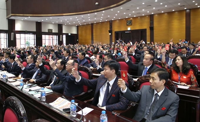 Các đại biểu biểu quyết tại Đại hội.