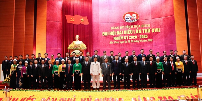 Ban Chấp hành Đảng bộ tỉnh Hòa Bình khóa XVII ra mắt Đại hội