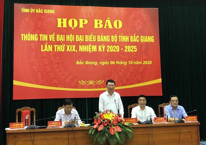 Đồng chí Lê Ánh Dương, Phó Chủ tịch Thường trực UBND tỉnh, Trưởng Tiểu ban Tổ chức Đại hội Đảng bộ tỉnh phát biểu kết luận buổi họp báo.