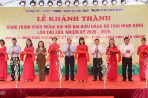 Thành phố Ninh Bình: Gắn biển công trình chào mừng Đại hội Đảng bộ tỉnh