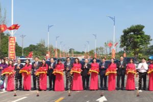 Hà Nội: Gắn biển 2 công trình chào mừng Đại hội đại biểu Đảng bộ Thành phố