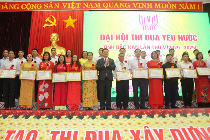 Các cá nhân được khen thưởng tại Đại hội thi đua yêu nước 2016-2020 tỉnh Bắc Kạn