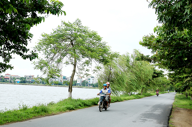 Nhiều tuyến đường giao thông nông thôn ở Vĩnh Phúc được đổ bê-tông và mở rộng, tạo thuận lợi để phát triển kinh tế - xã hội trong vùng. Nguồn ảnh: nhandan.com.vn