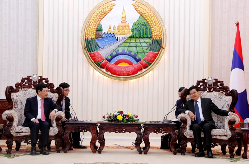 Phó Thủ tướng, Bộ trưởng Ngoại giao Phạm Bình Minh đến chào Thủ tướng Thoong-lun Xi-xu-lít