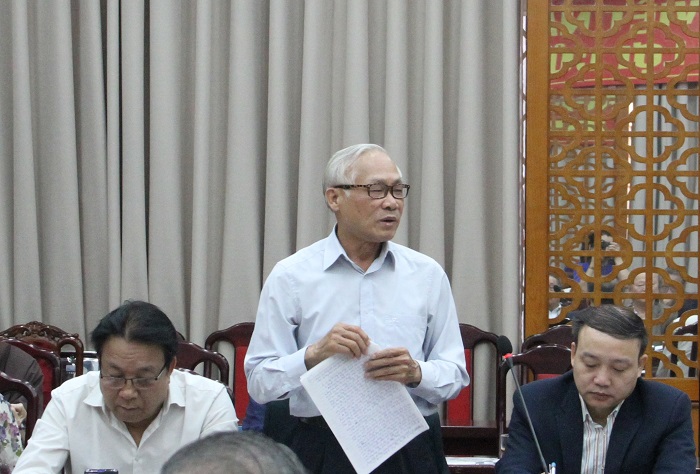 Đồng chí Phạm Ngọc Thảo, nguyên Phó Chủ tịch Ủy ban MTTQ Việt Nam TP góp ý tại Hội nghị.