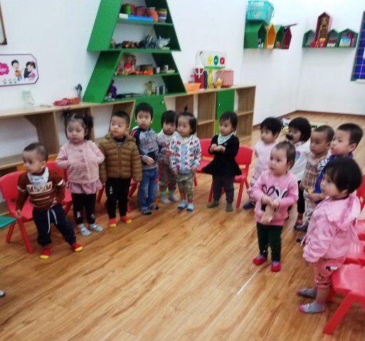 Trẻ em hôm nay, thế giới ngày mai, trong ảnh là các bạn lớp nhà trẻ tại một trường mầm non ở Hà Nội (Ảnh: HNV)