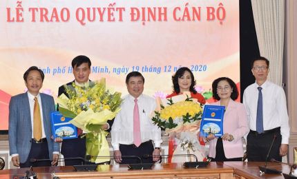 Trao quyết định 2 Phó Chủ tịch UBND TP Hồ Chí Minh