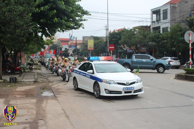 CSGT Quảng Bình diễu hành tại một số tuyến phố chính sau buổi lễ.