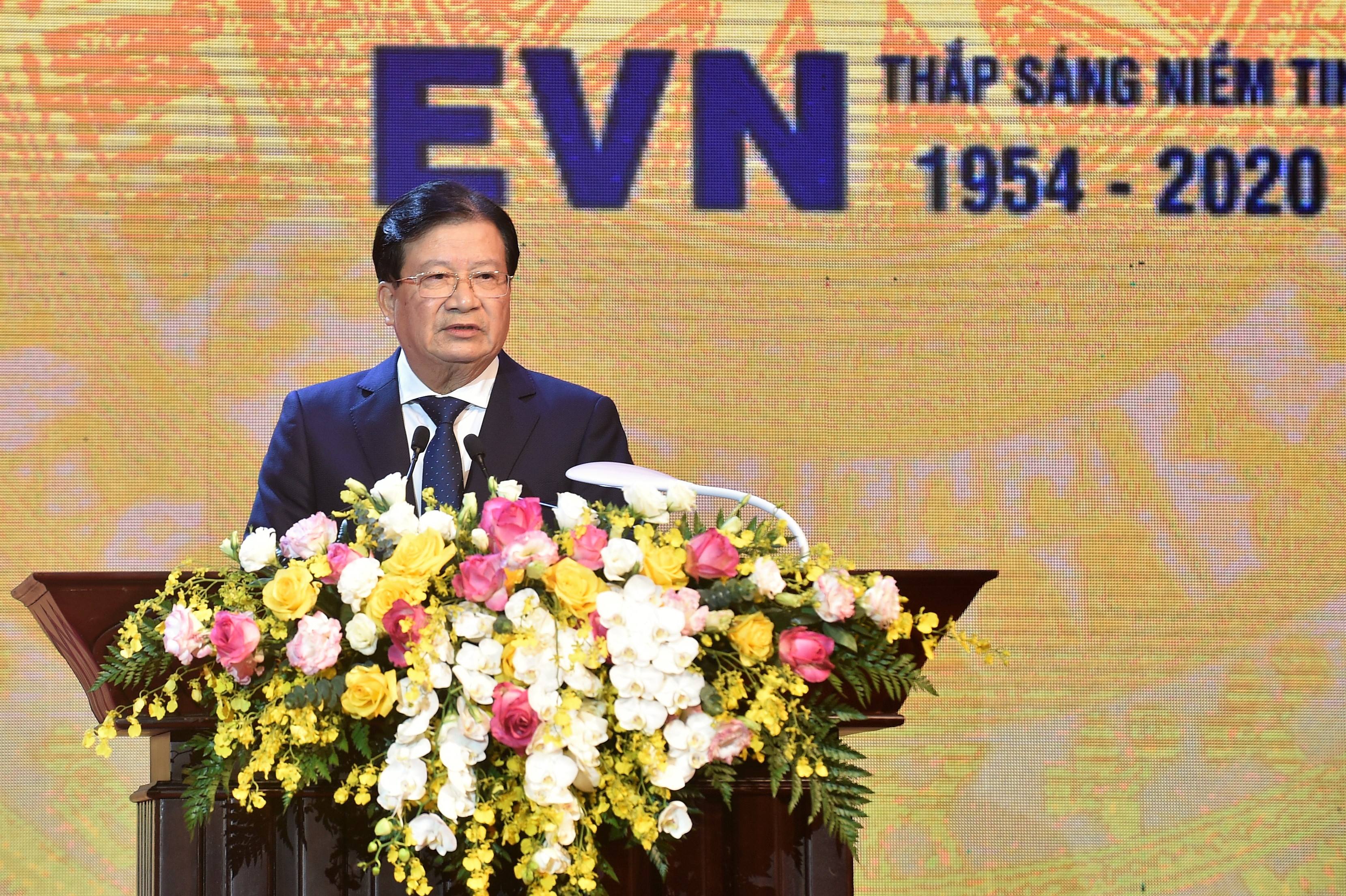 Phó Thủ tướng Trịnh Đình Dũng biểu dương và chúc mừng thành tích của EVN