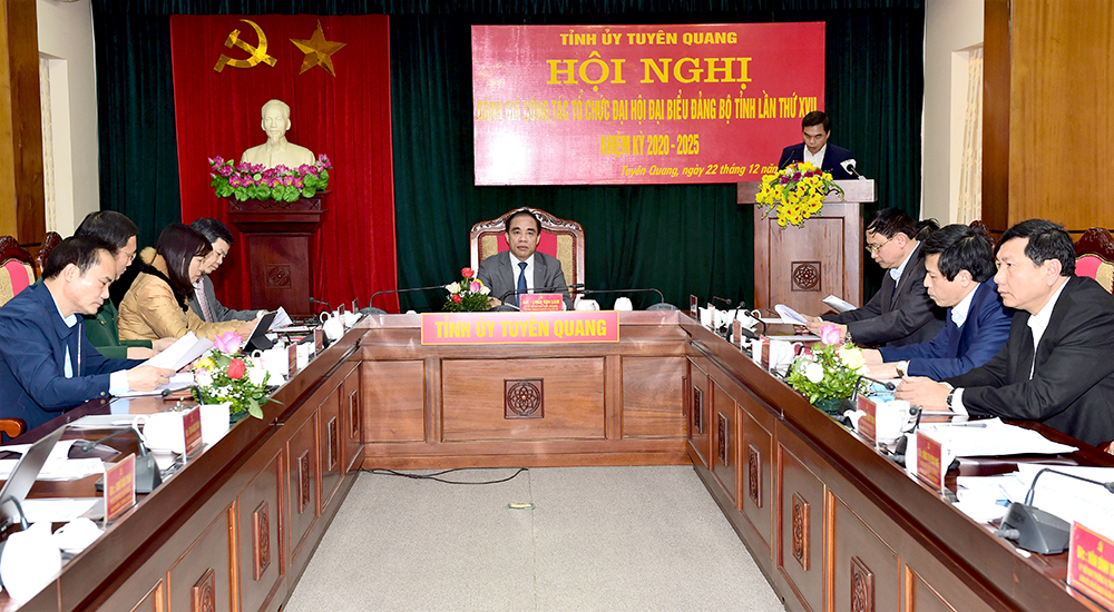 Bí thư Tỉnh ủy Tuyên Quang Chẩu Văn Lâm chủ trì hội nghị. Ảnh: Thành Công