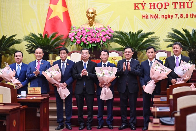 Lãnh đạo TP Hà Nội chúc mừng các tân Phó chủ tịch UBND TP.