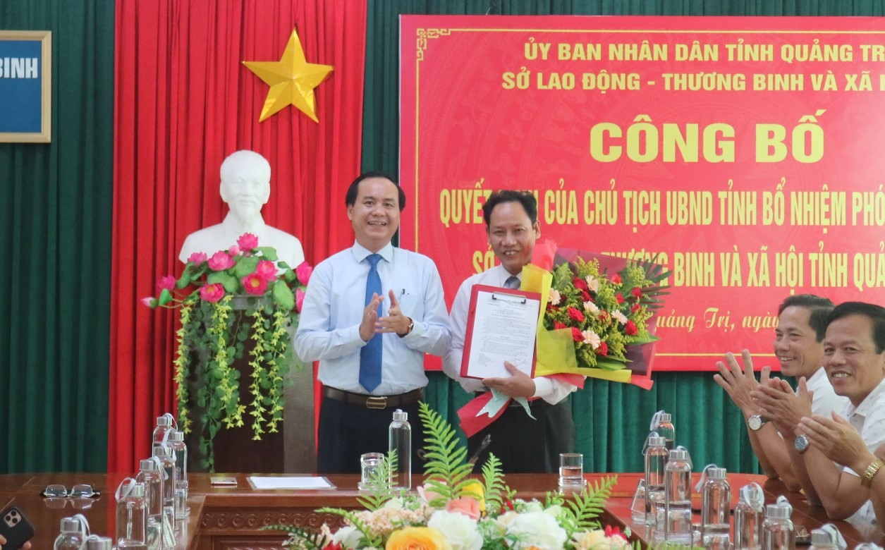 Ông Lê Nguyên Hồng tại lễ trao quyết định điều động, bổ nhiệm Phó Giám đốc Sở LĐ, TB&XH tỉnh Quảng Trị tháng 9 vừa qua (Ảnh: Đăng An)