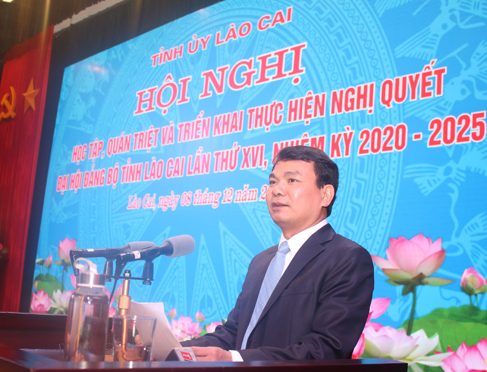 Đồng chí Đặng Xuân Phong, Bí thư Tỉnh ủy, Chủ tịch HĐND tỉnh phát biểu tại hội nghị. (Ảnh: LC)