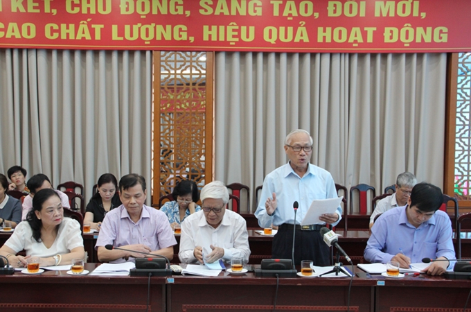 Nguyên Phó Chủ tịch Ủy ban MTTQ Việt Nam TP Hà Nội Phạm Ngọc Thảo góp ý tại Hội nghị. (Ảnh:TA)