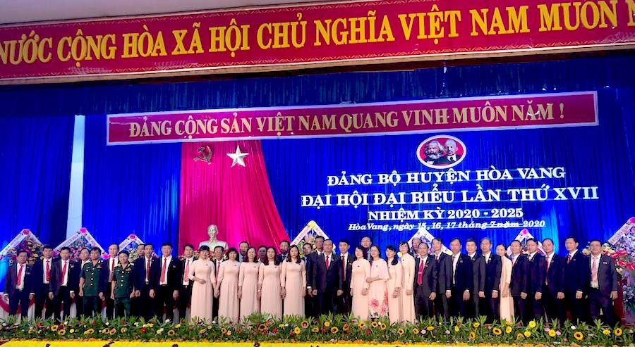 Ban Chấp hành Đảng bộ huyện Hòa Vang khóa XVII, nhiệm kỳ 2020-2025 ra mắt Đại hội.