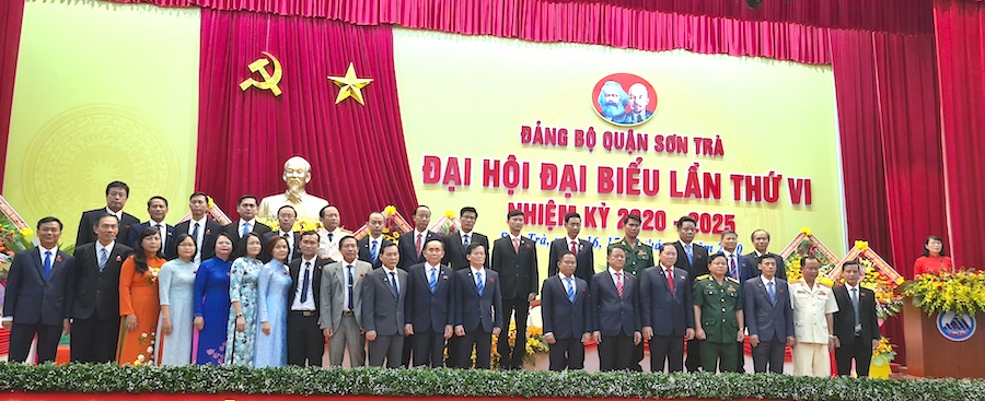 Ban Chấp hành Đảng bộ quận Sơn Trà khoá VI, nhiệm kỳ 2020-2025 ra mắt Đại hội.