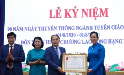 Ban Tuyên giáo Tỉnh ủy Hà Nam đón nhận Huân chương Lao động hạng nhất