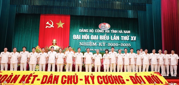 Ban chấp hành Đảng bộ Công an tỉnh Hà Nam nhiệm kỳ 2020 – 2025 ra mắt Đại hội