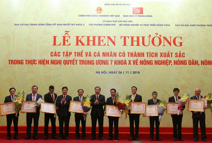 Agribank nhận bằng khen về thành tích xuất sắc trong thực hiện “tam nông” năm 2018.