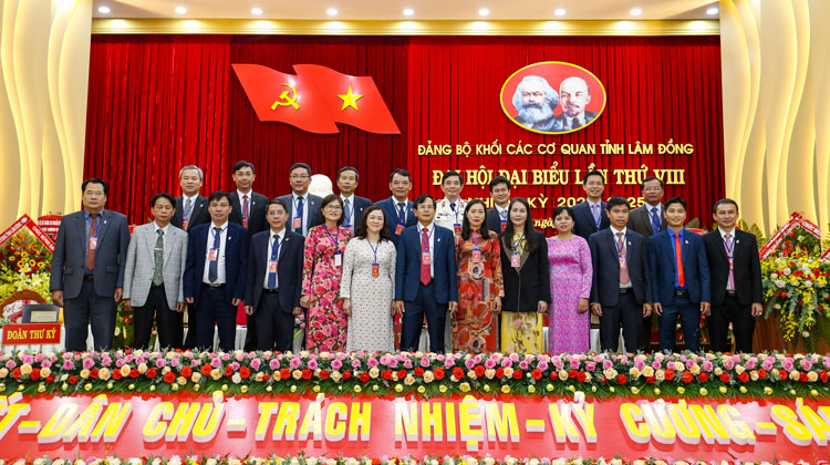 Ban Chấp hành Đảng bộ Khối các cơ quan tỉnh Lâm Đồng nhiệm kỳ 2020- 2025 ra mắt Đại hội (Ảnh: Chí Thành)