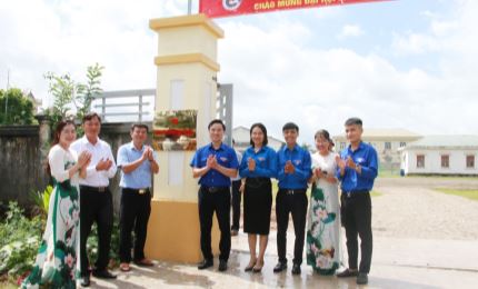 Gắn biển công trình thanh niên chào mừng Đại hội Đảng bộ tỉnh Quảng Ninh