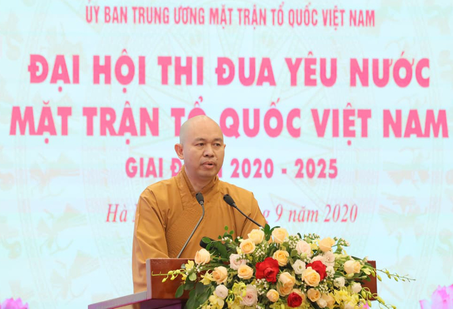 Thượng tọa, TS. Thích Đức Thiện, Phó Chủ tịch kiêm Tổng Thư ký Hội đồng trị sự Giáo hội Phật giáo Việt Nam tham luận tại Đại hội.