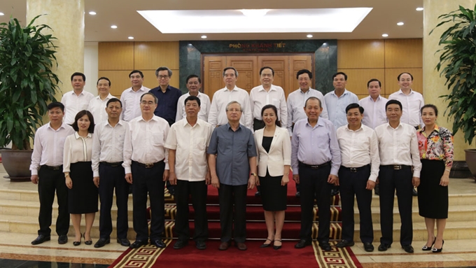 Nhóm 3 do đồng chí Trần Quốc Vượng, Uỷ viên Bộ Chính trị, Thường trực Ban Bí thư chủ trì tại buổi làm việc với Đảng bộ tỉnh Bắc Giang.