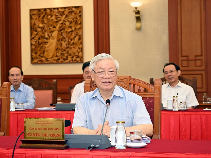 Tập thể Bộ Chính trị, dưới sự chủ trì của đồng chí Tổng Bí thư, Chủ tịch nước Nguyễn Phú Trọng, đã làm việc với Ban Thường vụ Thành uỷ Hà Nội.