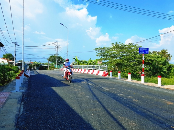 Tầm Vu 2 cầu Vuông là một trong những công trình chào mừng Đại hội đại biểu Đảng bộ tỉnh Long An lần thứ X, tiến tới Đại hội Đảng toàn quốc lần thứ XIII được huyện Thủ Thừa triển khai thực hiện