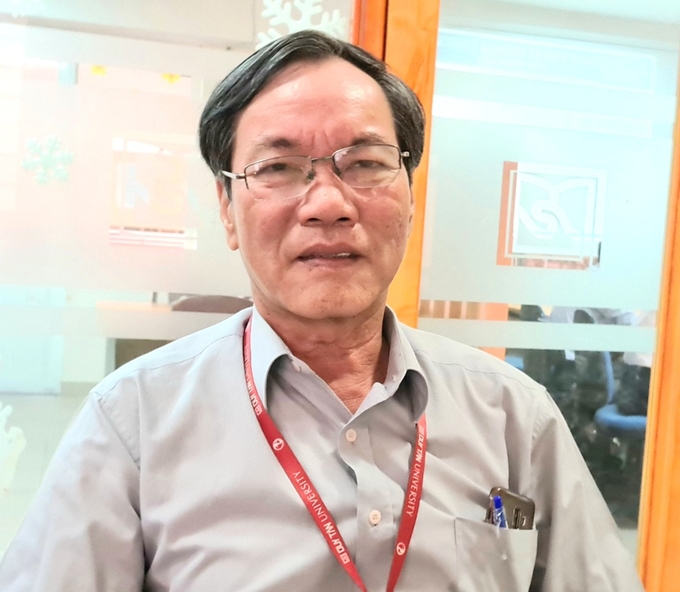 TS Nguyễn Thành Khánh cho biết, dù ở tuổi 60 nhưng sau nhiều suy nghĩ, ông vẫn quyết định nộp đơn xin vào Đảng.