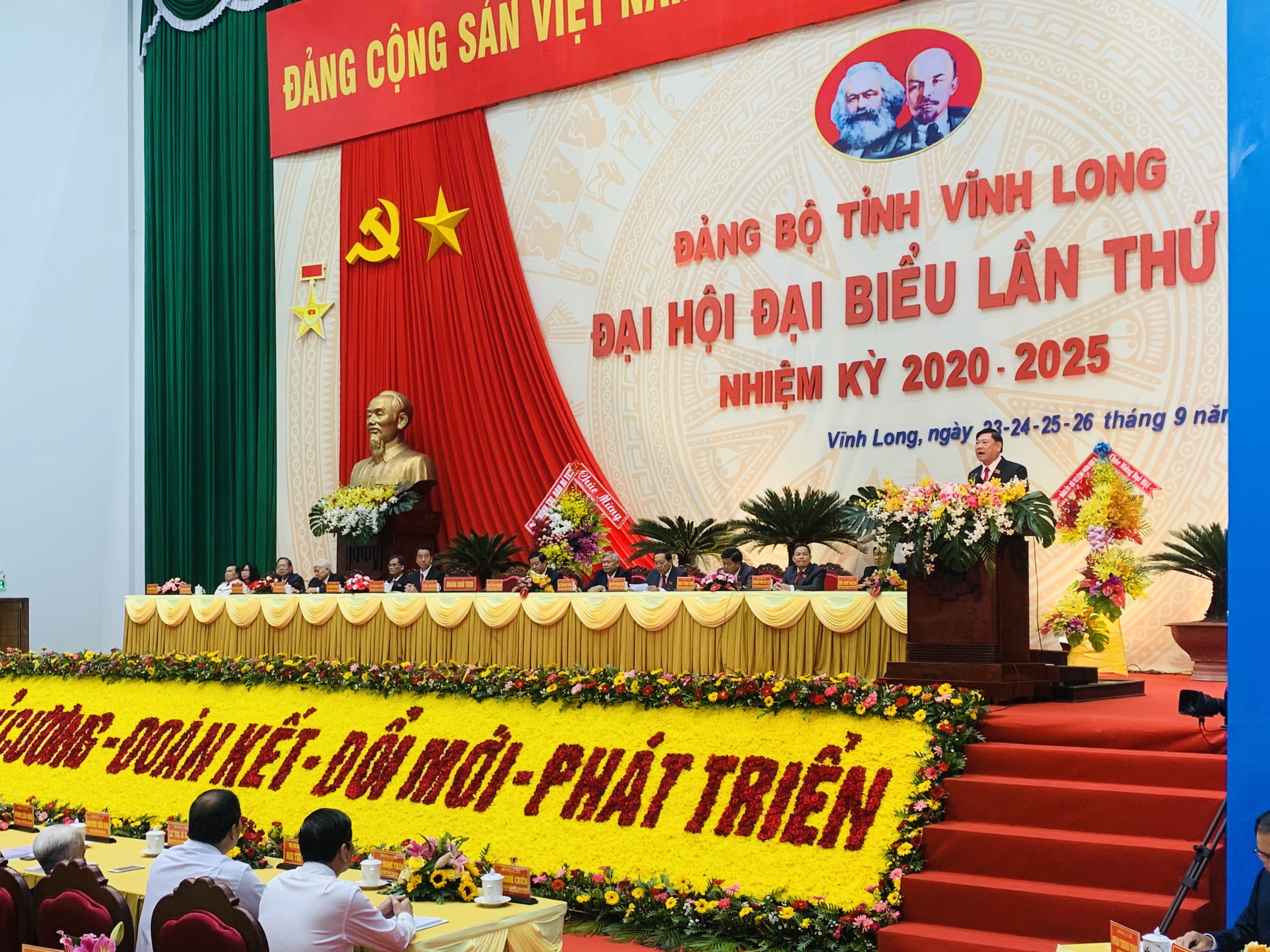 Đồng chí Trần Văn Rón tái đắc cử Bí thư Tỉnh ủy Vĩnh Long.