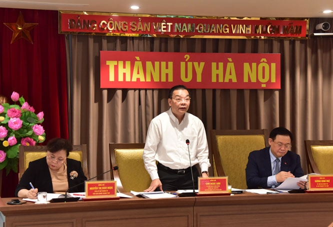 Phó Bí thư Thành ủy, Chủ tịch UBND TP Hà Nội Chu Ngọc Anh điều hành phần thảo luận tại hội nghị.