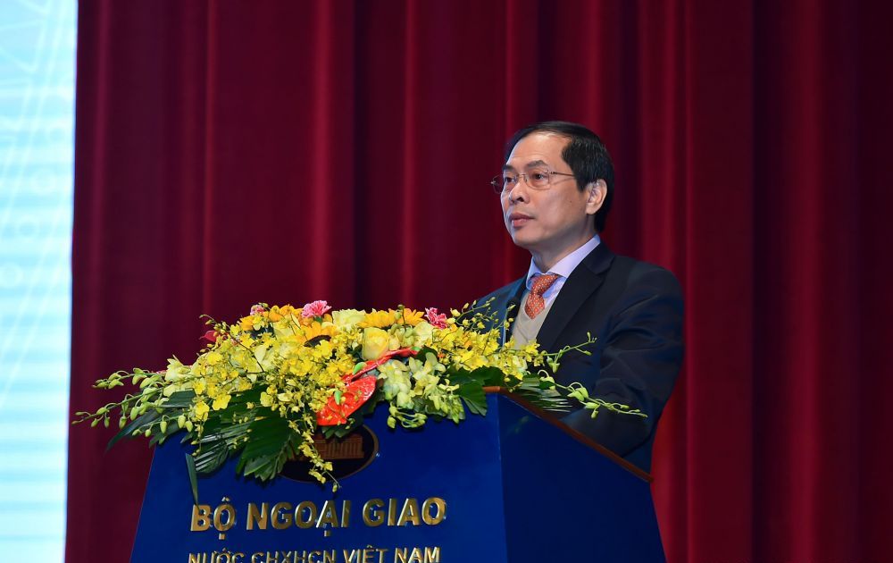 Đồng chí Bùi Thanh Sơn, Bí thư Đảng ủy Bộ, Thứ trưởng Thường trực Bộ Ngoại giao phát biểu tiếp thu ý kiến chỉ đạo của Phó Thủ tướng