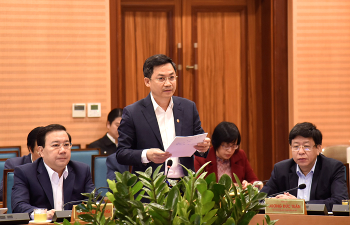 Phó Chủ tịch UBND TP Hà Nội Hà Minh Hải trình bày báo cáo tại hội nghị.