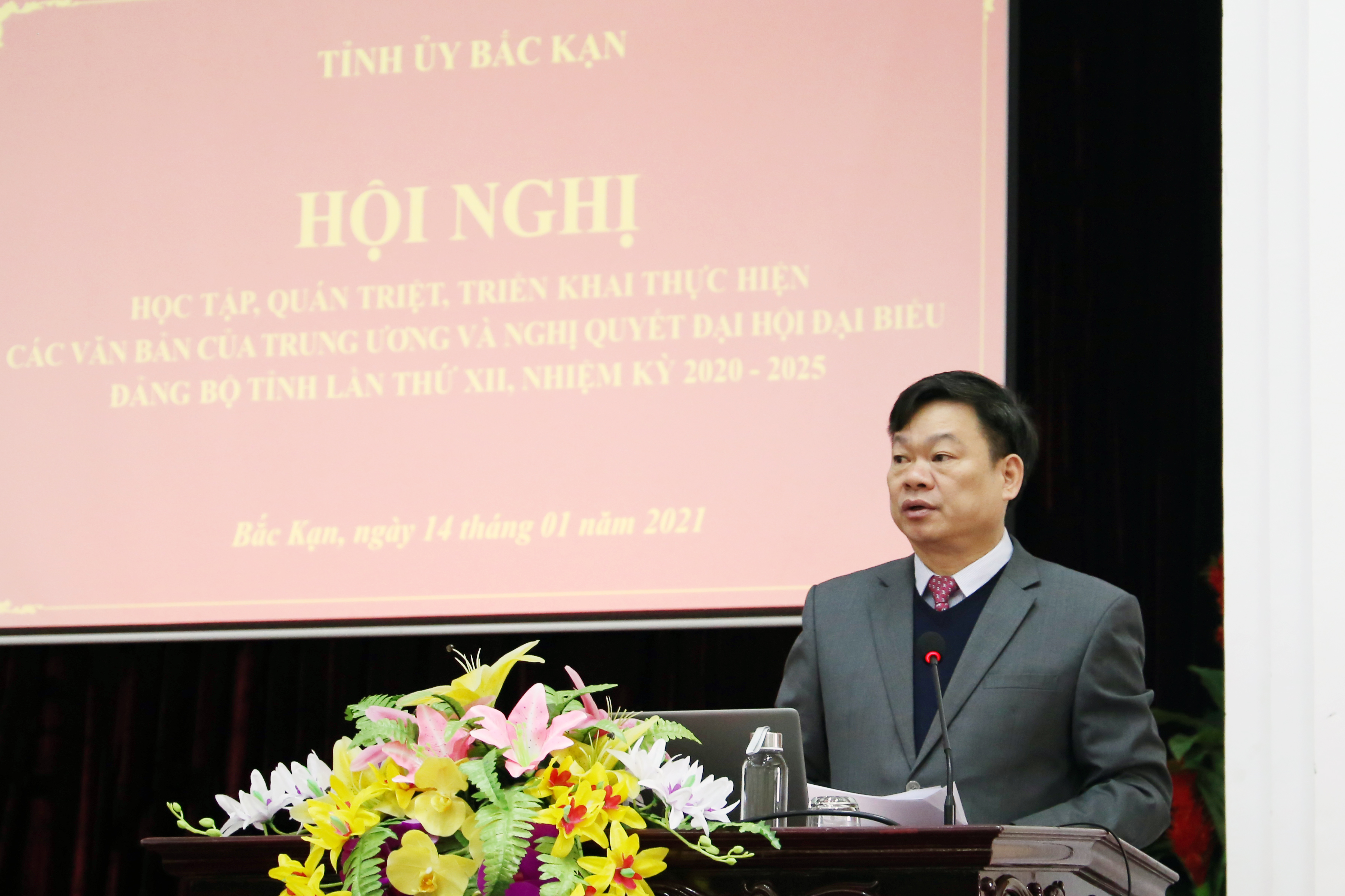 Đồng chí Bí thư Tỉnh ủy Hoàng Duy Chinh phát biểu tại Hội nghị. (Ảnh: Hương Lan)