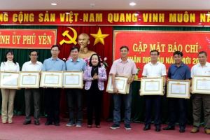 Tỉnh ủy Phú Yên biểu dương, khen thưởng các cơ quan báo chí