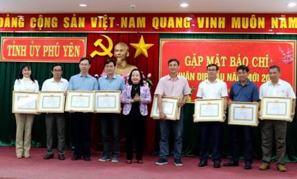Tỉnh ủy Phú Yên biểu dương, khen thưởng các cơ quan báo chí